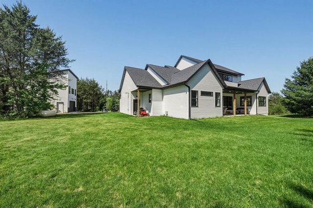 10081 9 Mile Creek Road, Fall Creek, WI 54742