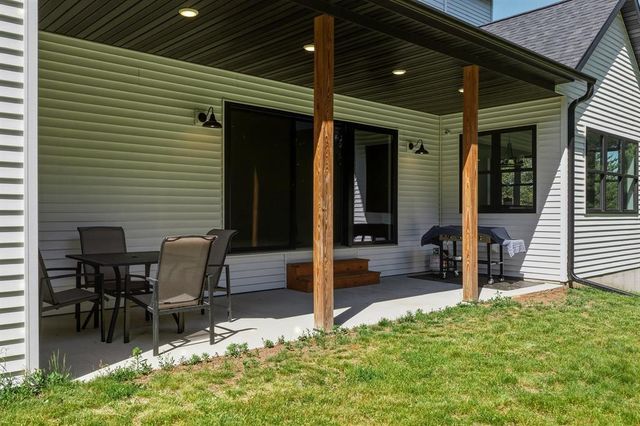 10081 9 Mile Creek Road, Fall Creek, WI 54742