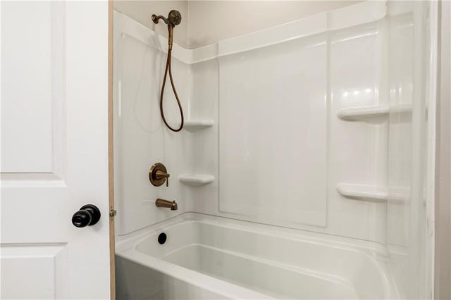 405 E 267th Street, Cleveland, MO 64734