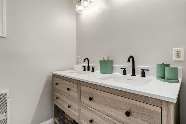 405 E 267th Street, Cleveland, MO 64734