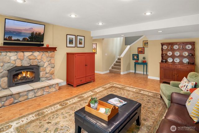 14616 216th Avenue NE, Woodinville, WA 98077