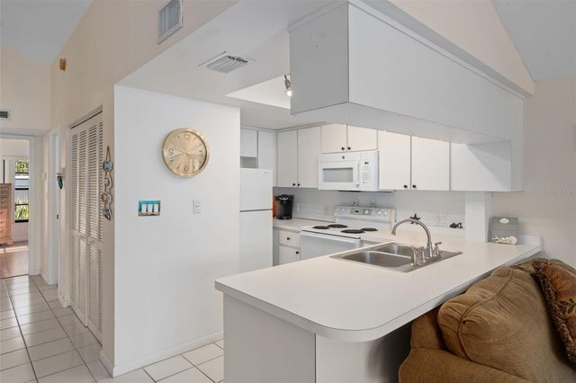 2571 CYPRUS DRIVE 1-201, Palm Harbor, FL 34684