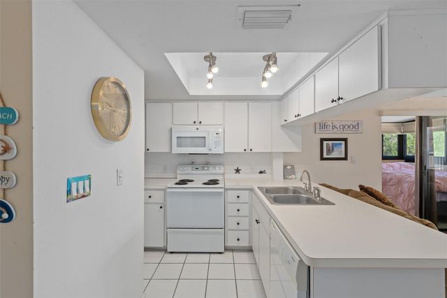 2571 CYPRUS DRIVE 1-201, Palm Harbor, FL 34684