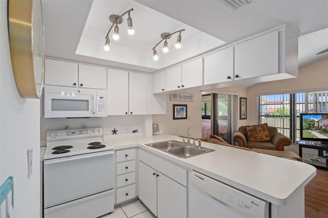 2571 CYPRUS DRIVE 1-201, Palm Harbor, FL 34684