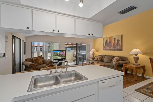 2571 CYPRUS DRIVE 1-201, Palm Harbor, FL 34684