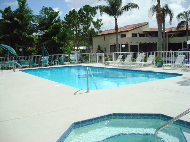 2571 CYPRUS DRIVE 1-201, Palm Harbor, FL 34684