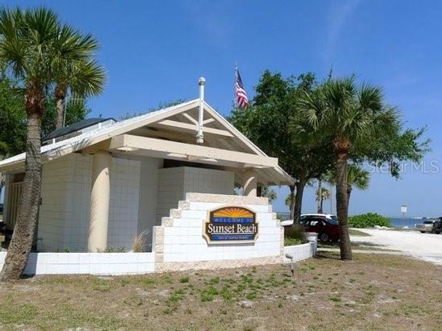 2571 CYPRUS DRIVE 1-201, Palm Harbor, FL 34684
