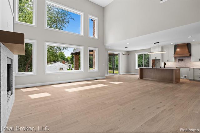 12114 22 Mile Rd, Shelby Twp, MI 48315