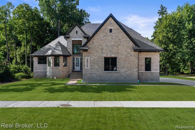 12114 22 Mile Rd, Shelby Twp, MI 48315