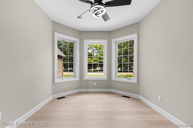 12114 22 Mile Rd, Shelby Twp, MI 48315