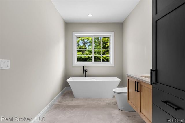 12114 22 Mile Rd, Shelby Twp, MI 48315