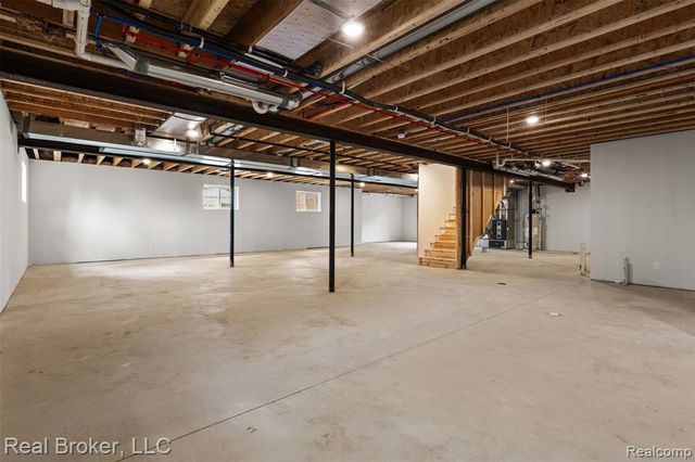 12114 22 Mile Rd, Shelby Twp, MI 48315