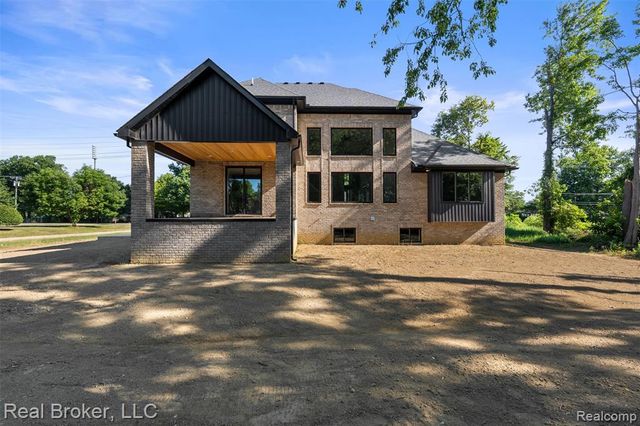 12114 22 Mile Rd, Shelby Twp, MI 48315