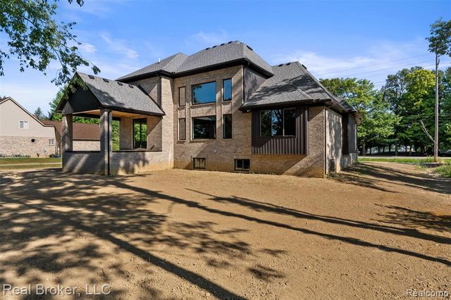 12114 22 Mile Rd, Shelby Twp, MI 48315