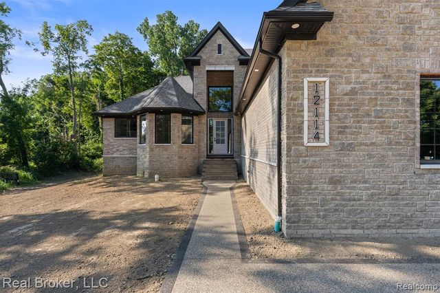 12114 22 Mile Rd, Shelby Twp, MI 48315