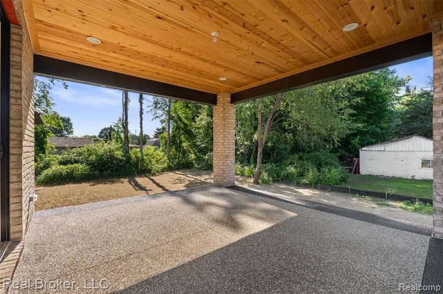 12114 22 Mile Rd, Shelby Twp, MI 48315