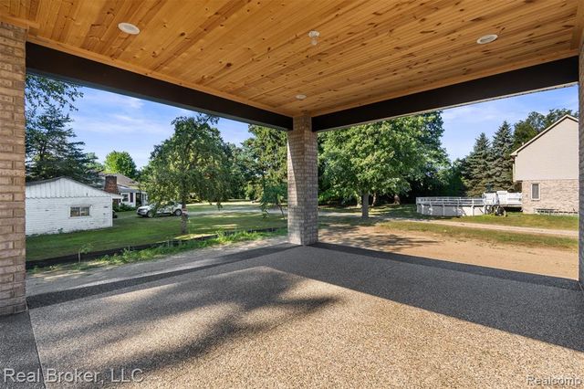12114 22 Mile Rd, Shelby Twp, MI 48315