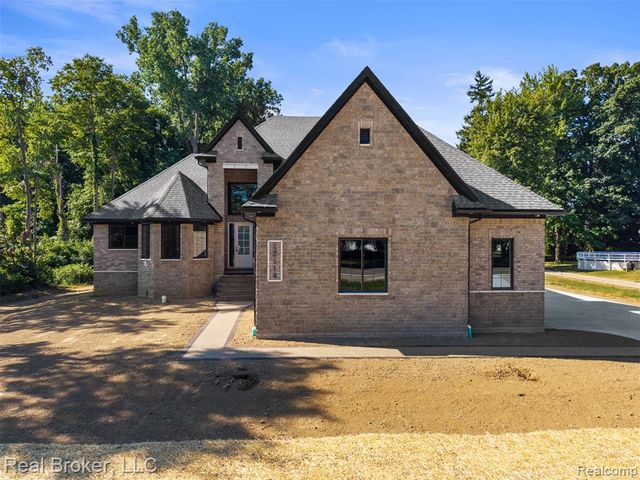 12114 22 Mile Rd, Shelby Twp, MI 48315