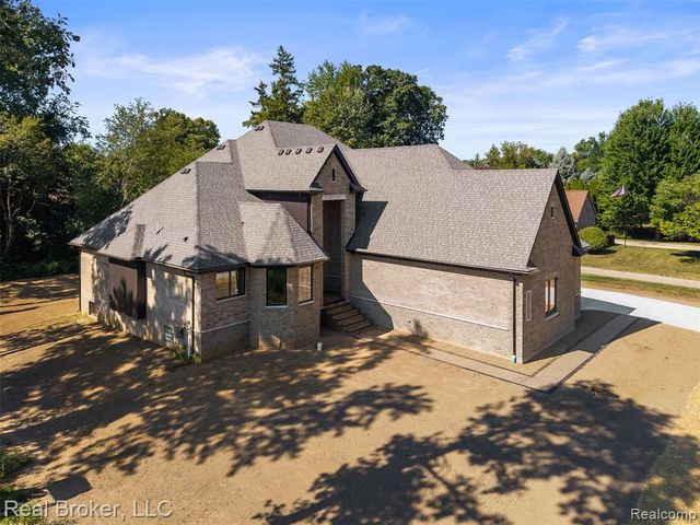 12114 22 Mile Rd, Shelby Twp, MI 48315