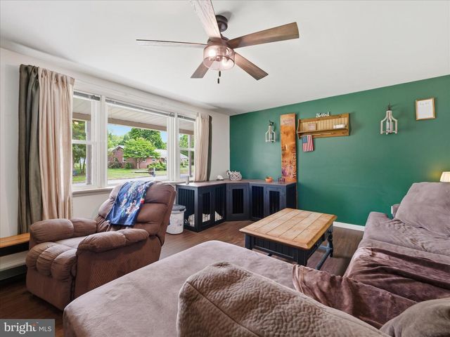 826 CRESCENT DR, Shippensburg, PA 17257