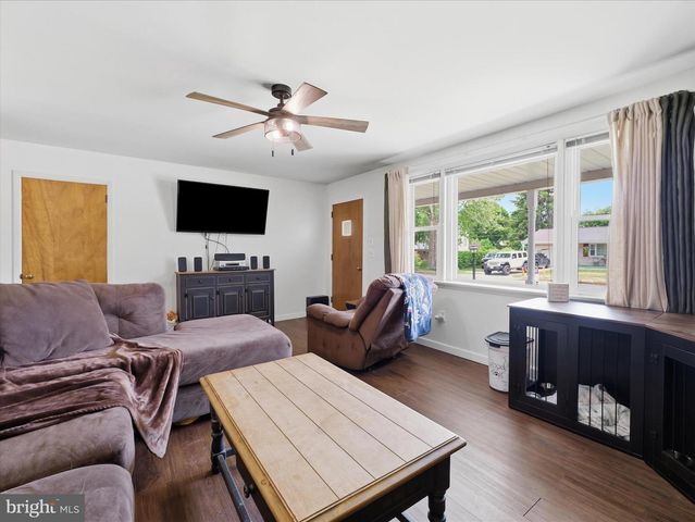 826 CRESCENT DR, Shippensburg, PA 17257