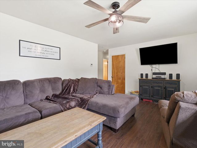 826 CRESCENT DR, Shippensburg, PA 17257