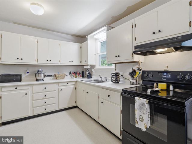 826 CRESCENT DR, Shippensburg, PA 17257