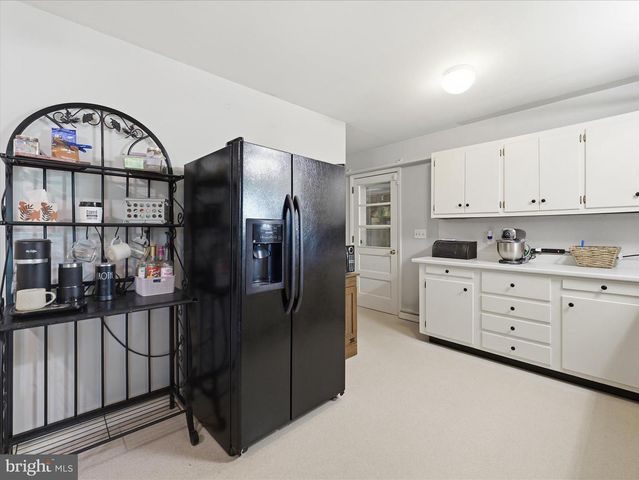 826 CRESCENT DR, Shippensburg, PA 17257