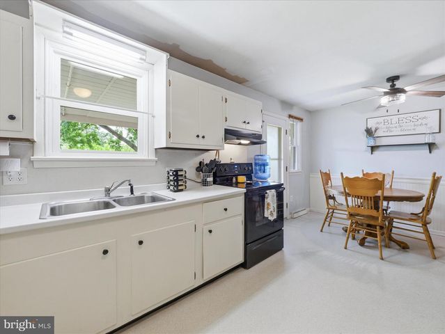 826 CRESCENT DR, Shippensburg, PA 17257
