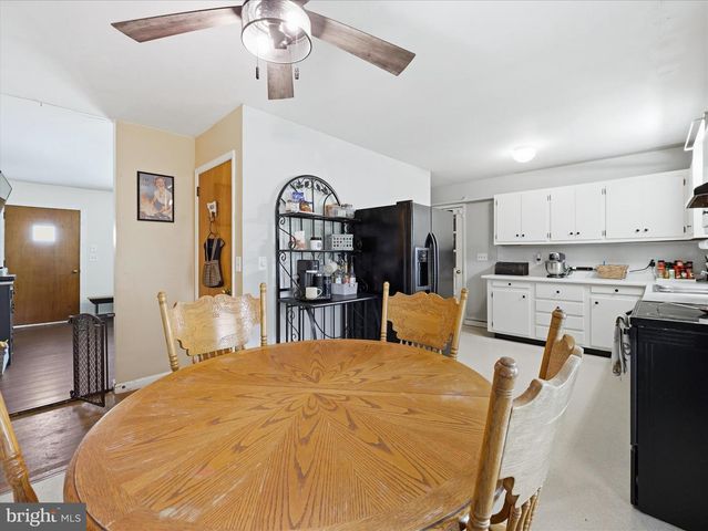 826 CRESCENT DR, Shippensburg, PA 17257