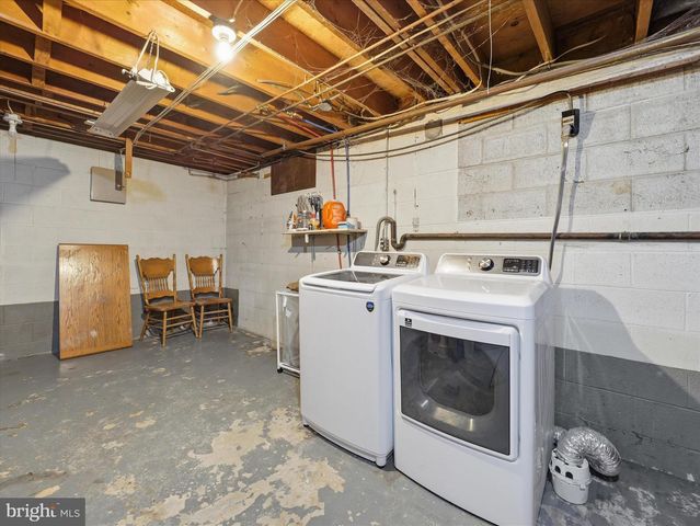 826 CRESCENT DR, Shippensburg, PA 17257