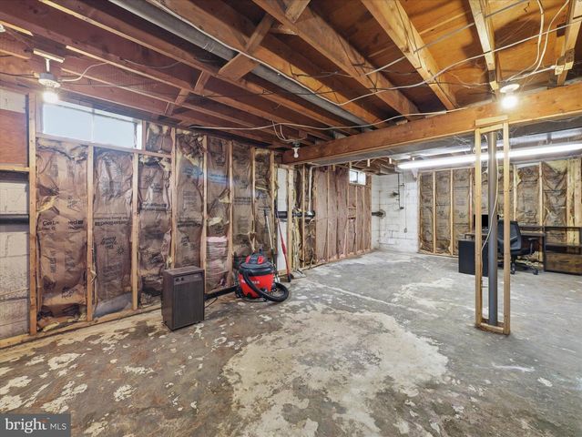 826 CRESCENT DR, Shippensburg, PA 17257