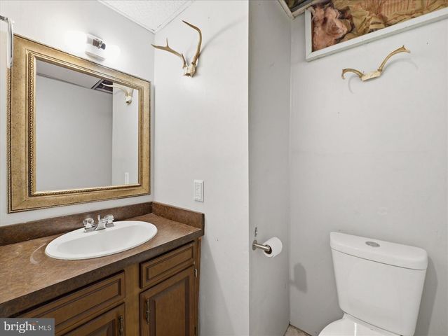 826 CRESCENT DR, Shippensburg, PA 17257