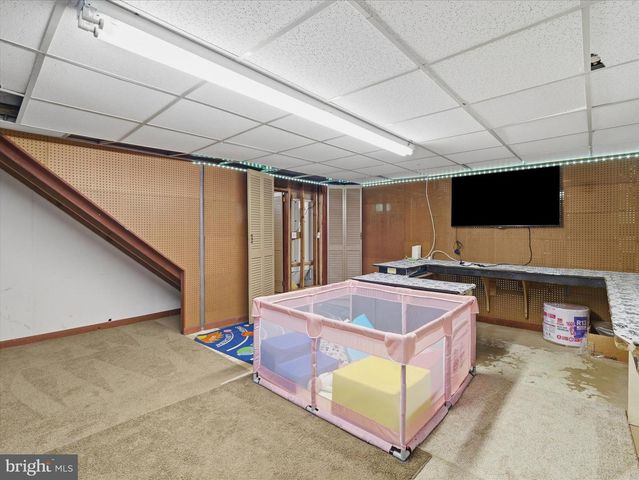 826 CRESCENT DR, Shippensburg, PA 17257