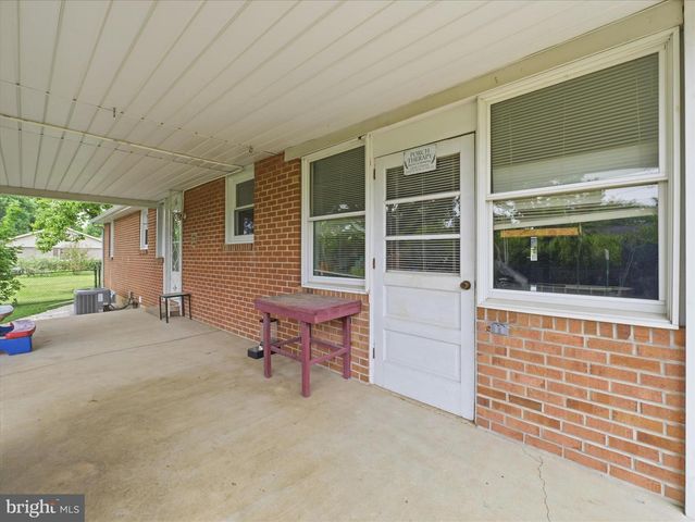 826 CRESCENT DR, Shippensburg, PA 17257