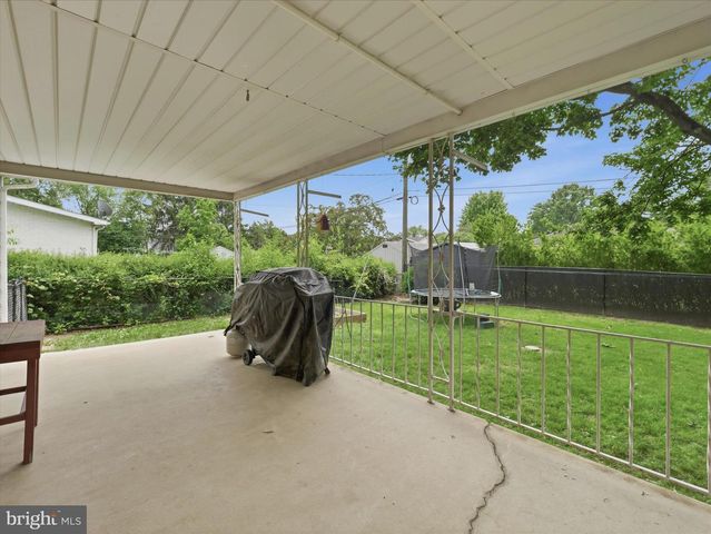 826 CRESCENT DR, Shippensburg, PA 17257