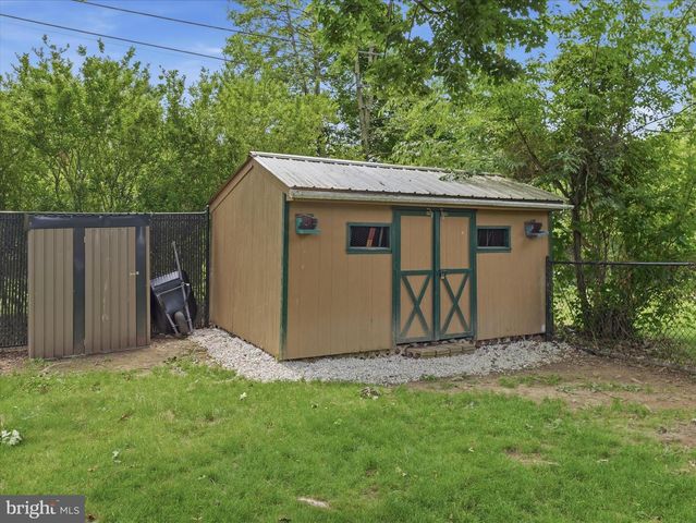 826 CRESCENT DR, Shippensburg, PA 17257
