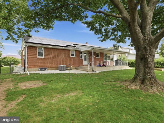 826 CRESCENT DR, Shippensburg, PA 17257