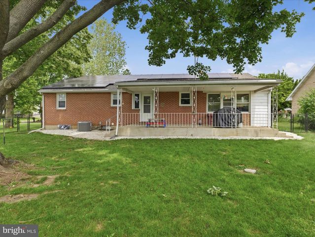 826 CRESCENT DR, Shippensburg, PA 17257