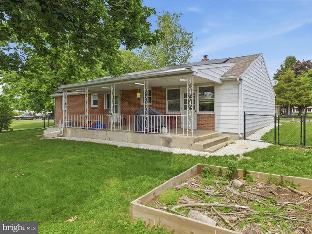 826 CRESCENT DR, Shippensburg, PA 17257