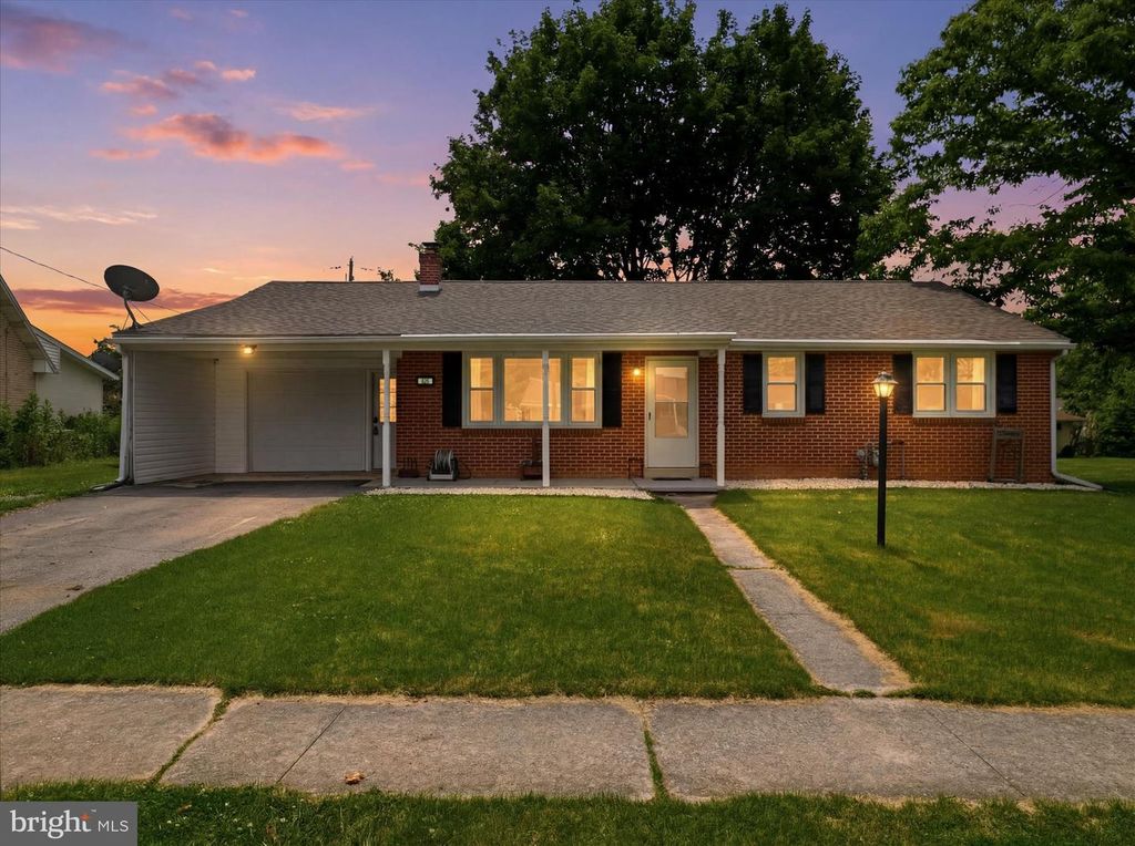 826 CRESCENT DR, Shippensburg, PA 17257