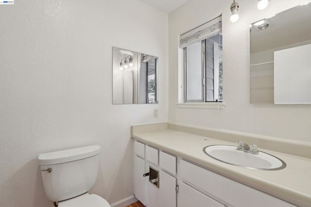 620 River Oak Way 84, Hayward, CA 94544