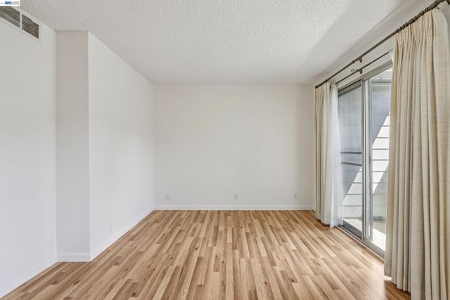 620 River Oak Way 84, Hayward, CA 94544