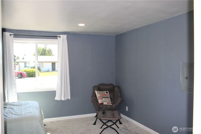 402 California Avenue N, Rainier, WA 98576