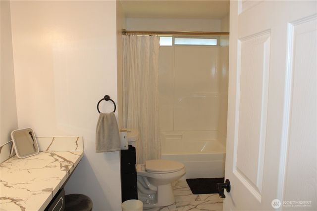 402 California Avenue N, Rainier, WA 98576