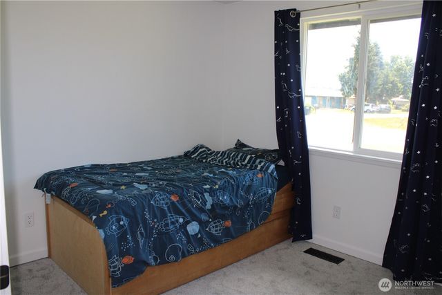 402 California Avenue N, Rainier, WA 98576