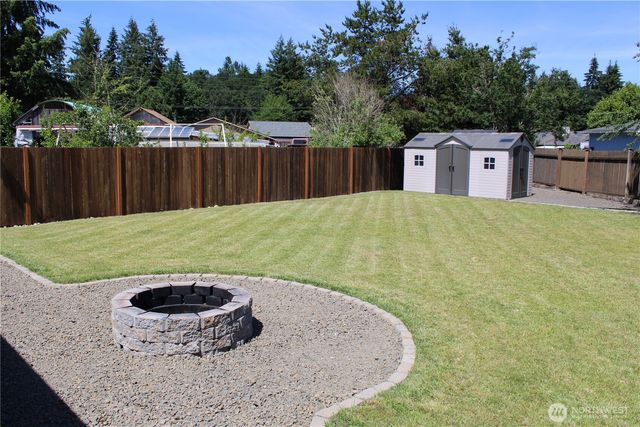 402 California Avenue N, Rainier, WA 98576