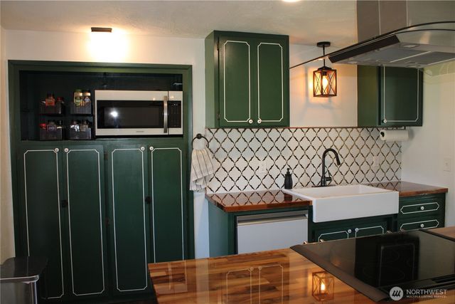 402 California Avenue N, Rainier, WA 98576