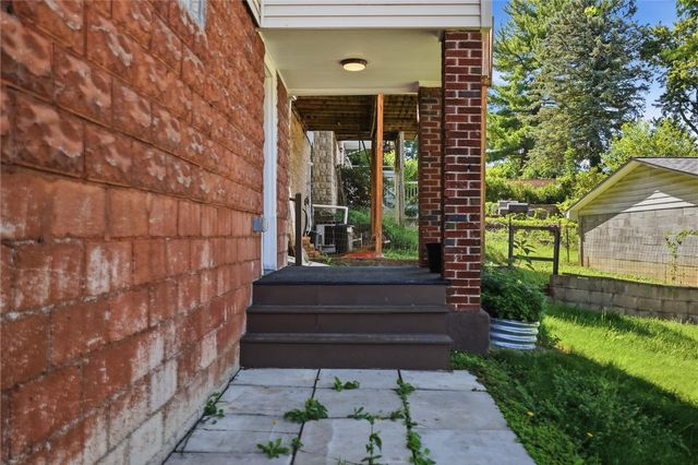 1124 Woodbourne Ave, Brookline, PA 15226