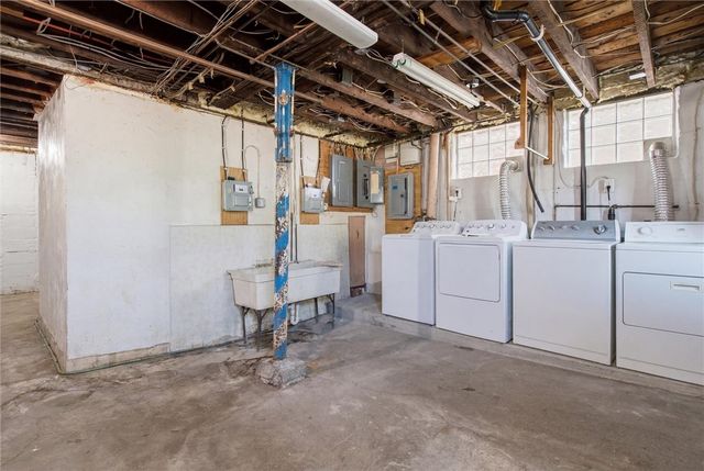 1124 Woodbourne Ave, Brookline, PA 15226